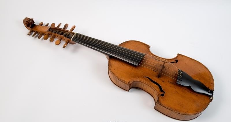 پرونده:Violon d'amour.jpg