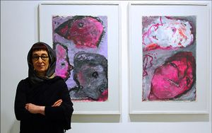 رعنا فرنود در کنار آثارش