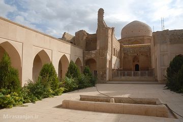 نمایی از آرامگاه چلبی اوغلو