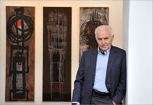 سیراک ملکونیان در کنار آثارش