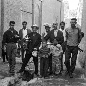 صمد بهرنگی (نفردوم از سمت راست- با لباس رنگ روشن)